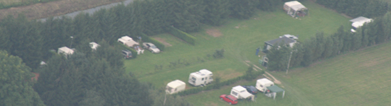 Luchtfoto van kampeer boerderij Villa's weide